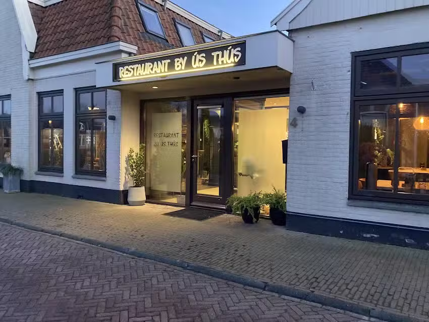 Restaurant By &uacute;s th&uacute;s