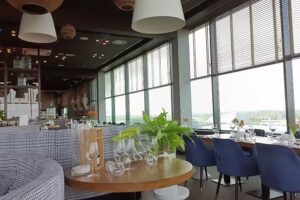 Restaurant &eacute;lev&eacute;