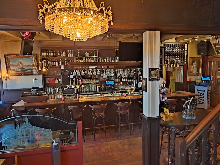 Restaurant & Grand Caf&eacute; Java