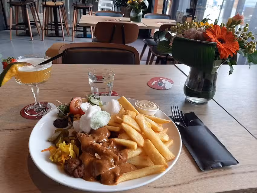 Restaurant Los Porteros. Koffie, Lunch, Diner & Borrelbar