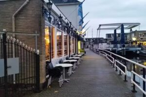 Restaurantje aan de Rijn
