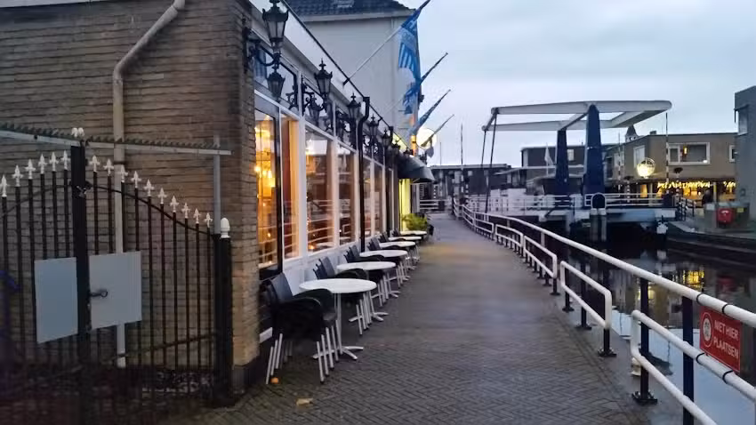 Restaurantje aan de Rijn
