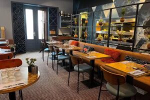 Resum&eacute; by 6&24 ( wijnbar & restaurant )