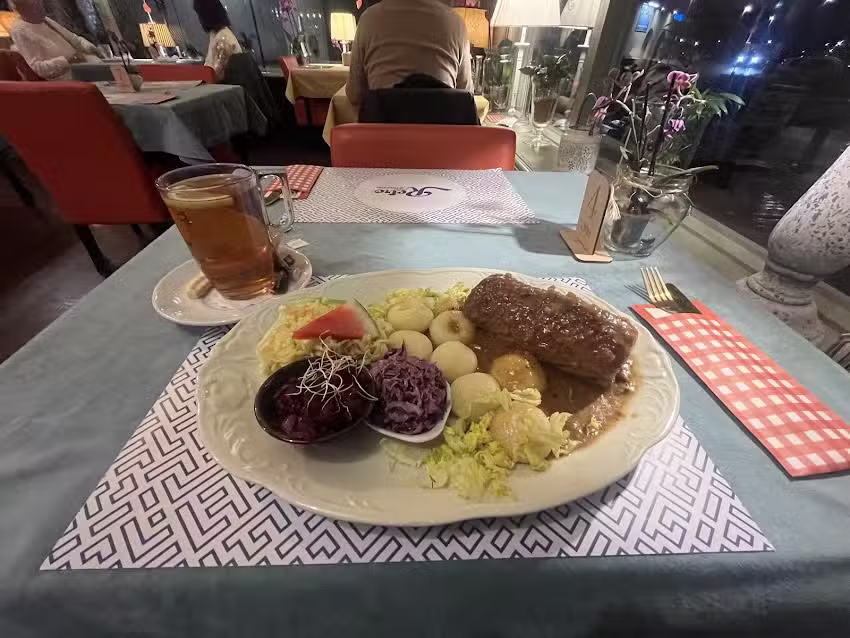 Retro Fusion &ndash; Pools restaurant