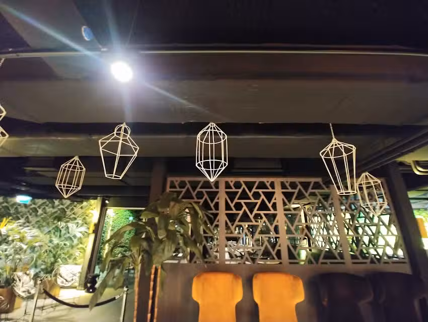 Skymaster Restaurant & Bar