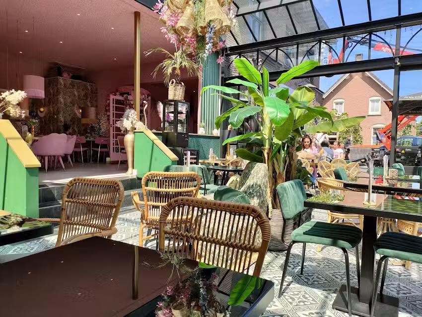 Smullen Grand Caf&eacute;