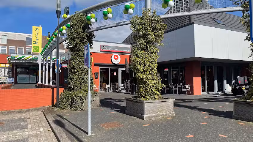 Snackbar/cafetaria Henry&rsquo;s WINKELCENTRUM HASSELO (naast de Jumbo)