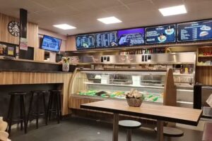 Snackbar-IJssalon Hennie Ris