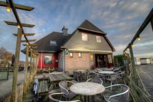 Snackbar Van de Belt / Bar & Café Bij Helmuth