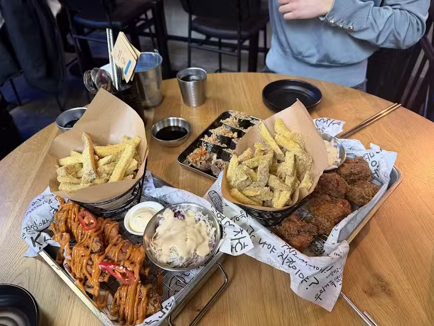 Sojubar Utrecht 소주 | Korean Fried Chicken & Beer