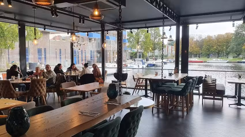 Sortie Cafe & Restaurant