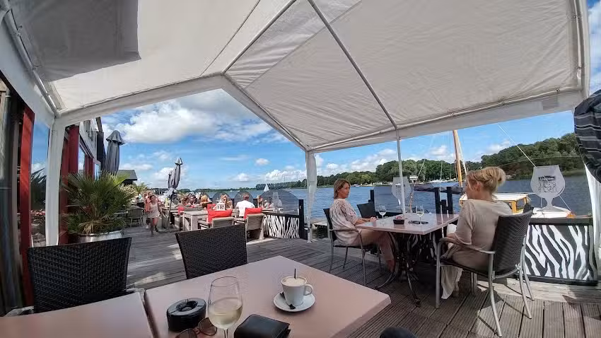 Strandcaf&eacute; De Meiden
