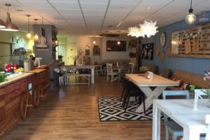 Sushi and Pok&eacute; bar