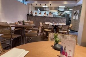 Suzie&rsquo;s & Van Aken