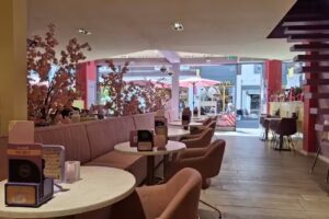 Vanilla Vibes Caf&eacute;