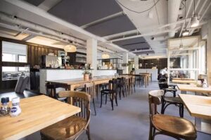 Vergaderen en lunchen bijHanz