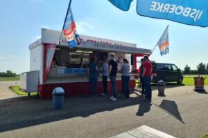 Vers gebakken vis patat snacks en ijs