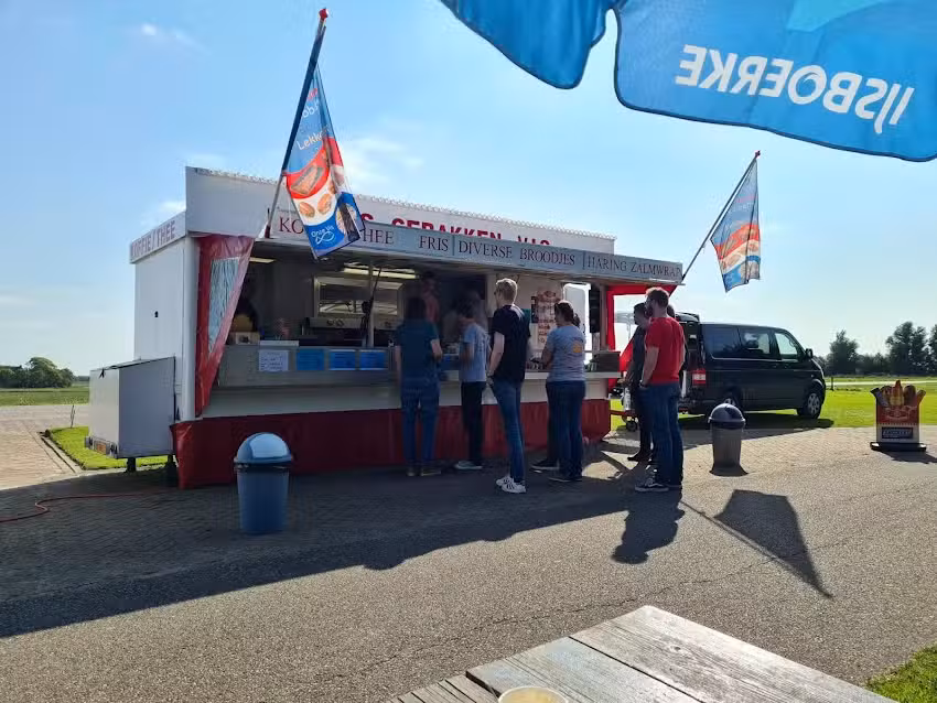 Vers gebakken vis patat snacks en ijs