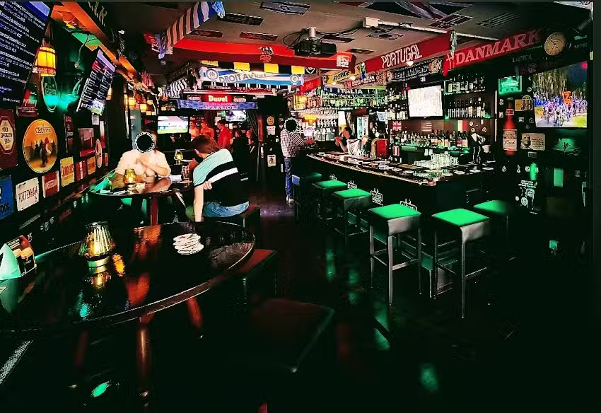 Vi-Kings Sports, Beers & Whisky Bar