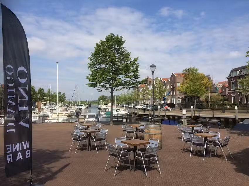 Wijnbar VINO Oud-Beijerland Wijnbar-Wijnshop- Restaurant