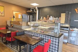 Wonderland Food مطعم ابو سمير سلطات فواكه عصائر طبيعية